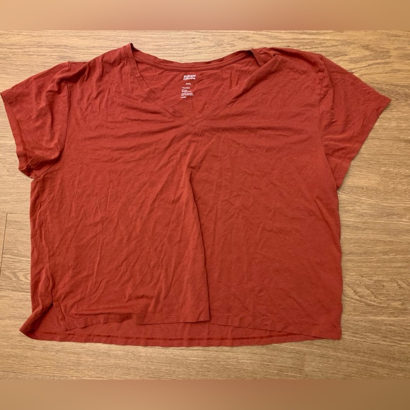 Bundle of 2 V-Neck Cropped Girlfriend Collective T-shirts - Picture 1 of 4